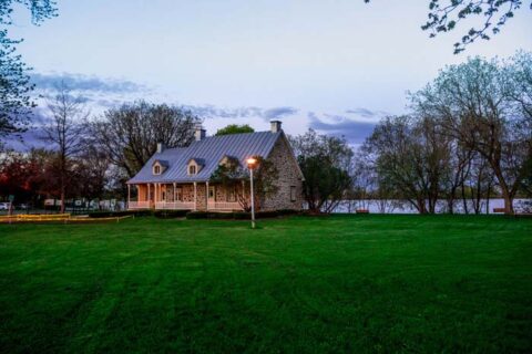 Beautiful bungalow with front yard